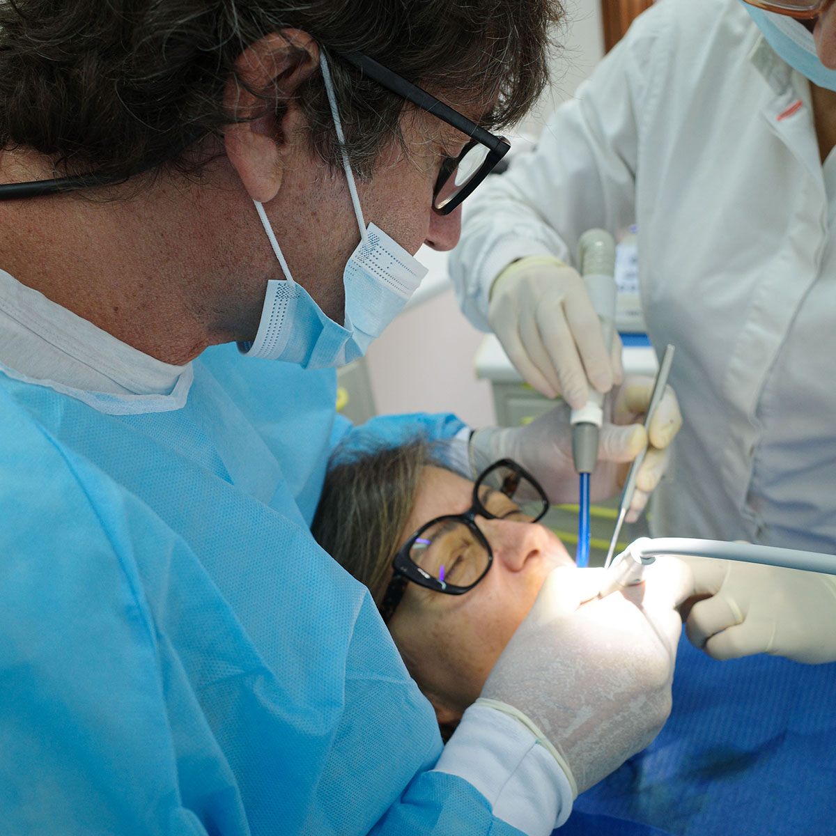 Impianti dentali in centro a Milano